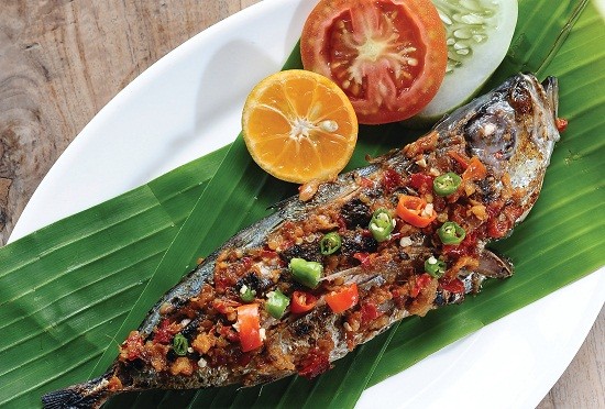 Tutorial memasak Ikan kembung bakar sambal dabu-dabu gurih